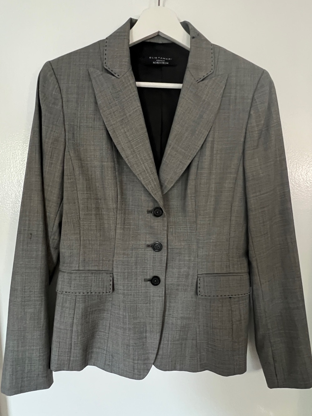 Elie Tahari Gray Notched-Lapel Three-Button Blazer
